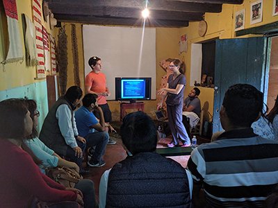 Dr. Vivian Shi teaching medical students in Chiapas