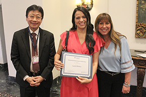 [Second winner of the Outstanding Medical Student in Nephrology, Lupita Molina (center) with presenters (on right) Drs. Ryan Wong and Amy Sussman, Nephrology division faculty and DOM internal medicine sub-internship and clerkship directors, and DOM Chair Dr. James Liao (left).]