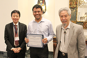 [Reynaldo Gomez Escalona, MD (center), winner of the Outstanding Resident in Rheumatology Award, with Rheumatology division chief and UArizona Arthritis Center director Dr. C. Kent Kwoh (right), and DOM Chair Dr. James Liao (left).]