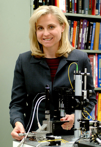 UA BIO5 Institute's Dr. Jennifer Barton and a falloposcope