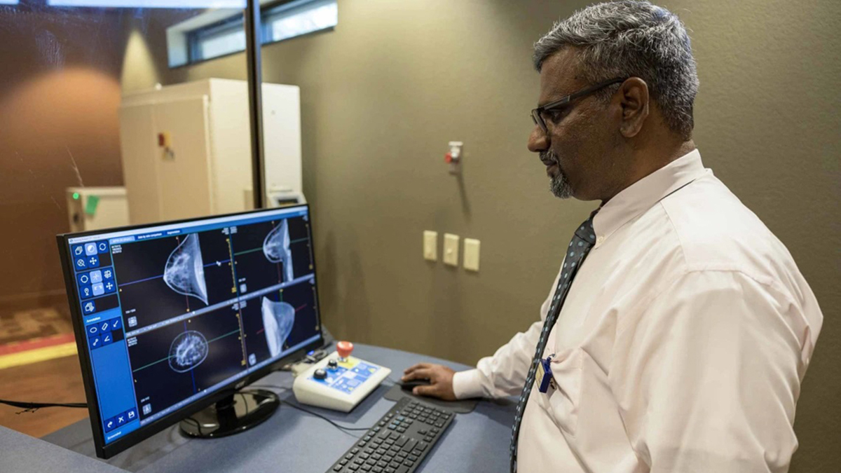 [Srinivasan Vedantham, PhD, is leading a study that is testing CT imaging as an alternative to mammograms for breast cancer screening. (Photo by Quion Lowe and Lisa Dahm, U of A Cancer Center)]