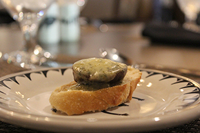 [The appetizer: Bruschetta with Figs and Stilton]