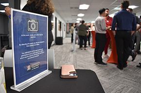 [Students match up to gnosh with resident, fellow and attending physicians from the Department of Medicine for an Internal Medicine Student Meet-and-Greet hosted by the IM Residency Program.]