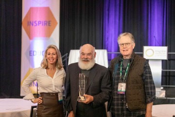 [Aly Cohen, MD (left), a 2014 graduate of the Andrew Weil Center for Integrative Medicine’s Fellowship in Integrative Medicine, presented the leadership award to Dr. Weil, with Woodson Merrell, MD, chair of the Integrative Healthcare Symposium on right. (Courtesy Integrative Healthcare Symposium)]