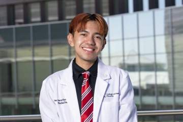 [A portrait of UArizona College of Medicine – Phoenix medical student Van Dexter Calo.]